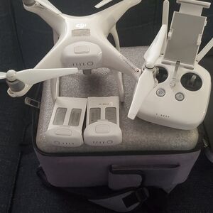 DJI Phantom 4 Drone,Remote, 3 Batteries,camera Lens Kit, Blades and Bag